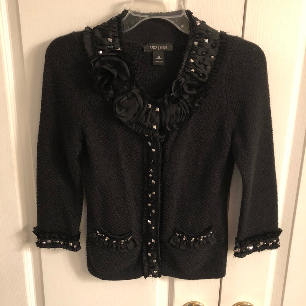 Like New!🖤 WHBM button down sweater top